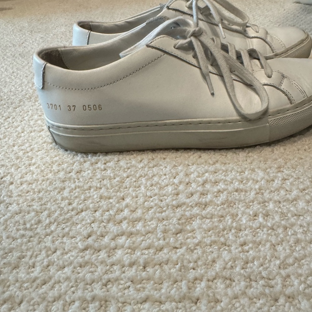 Common Projects White Sneakers Minimalist Leather Design